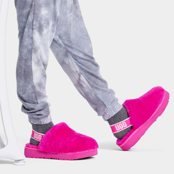 UGG Rock Rose Fluff Yeah Clog - Picture 2 of 7